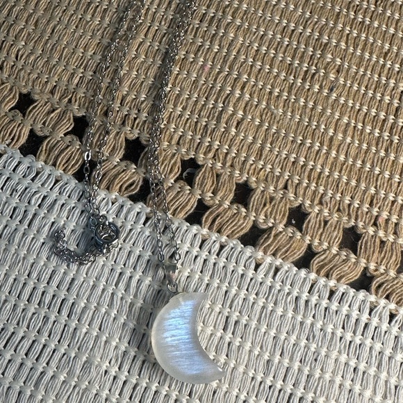 Blue Flash Moon Shaped Moonstone Pendant Necklace on Silver 925 Box Chain - Picture 8 of 14